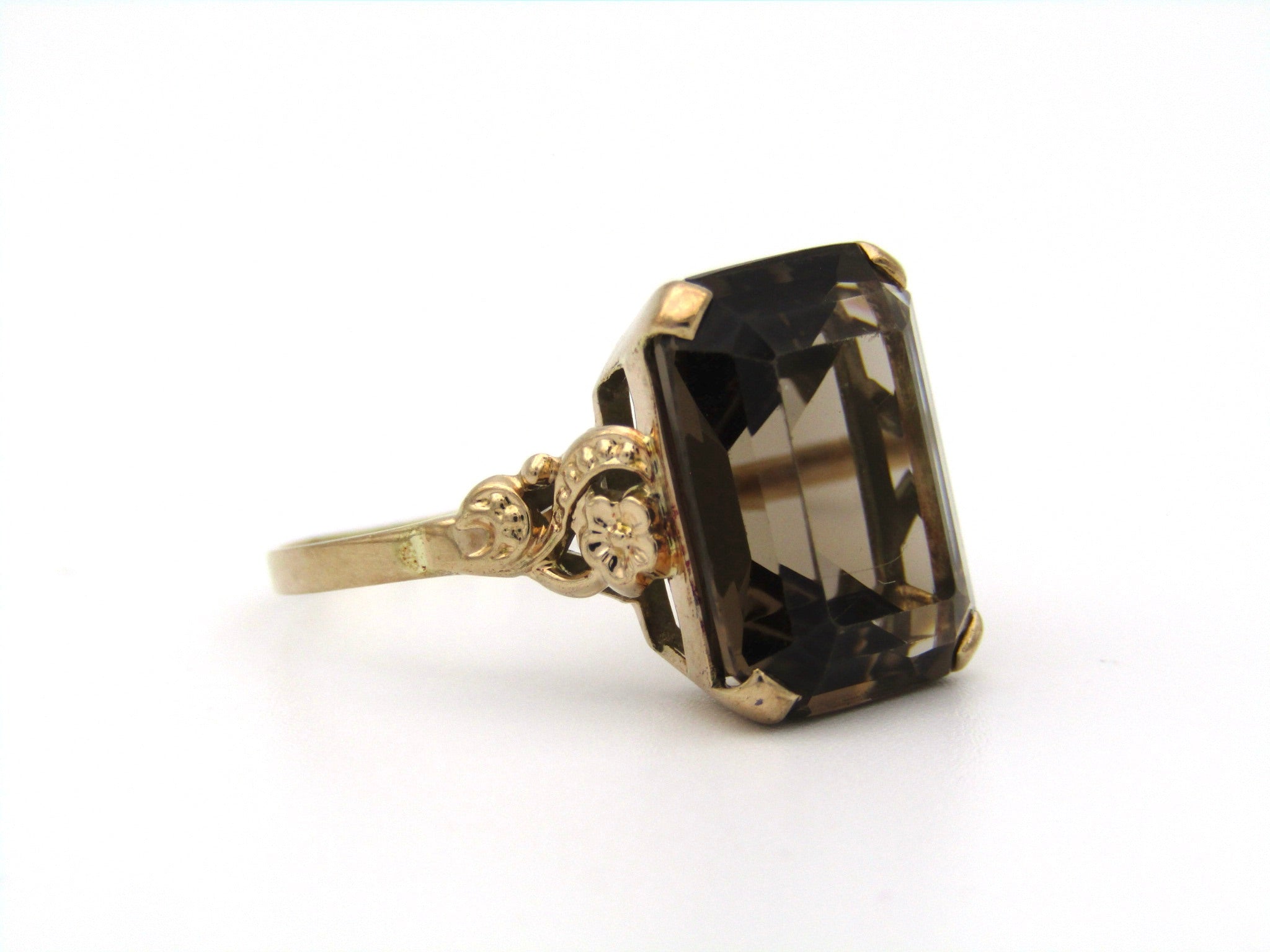 9K gold smoky quartz ring.