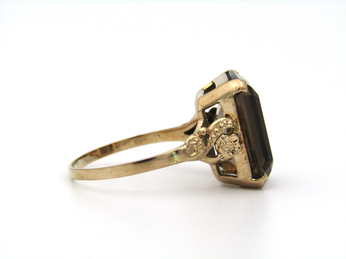 9K gold smoky quartz ring.