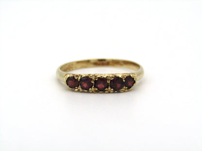 9K gold garnet ring.