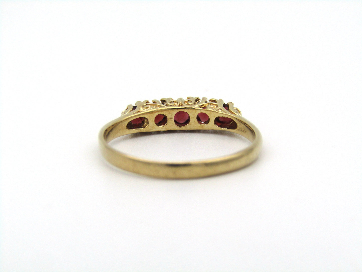 9K gold garnet ring.