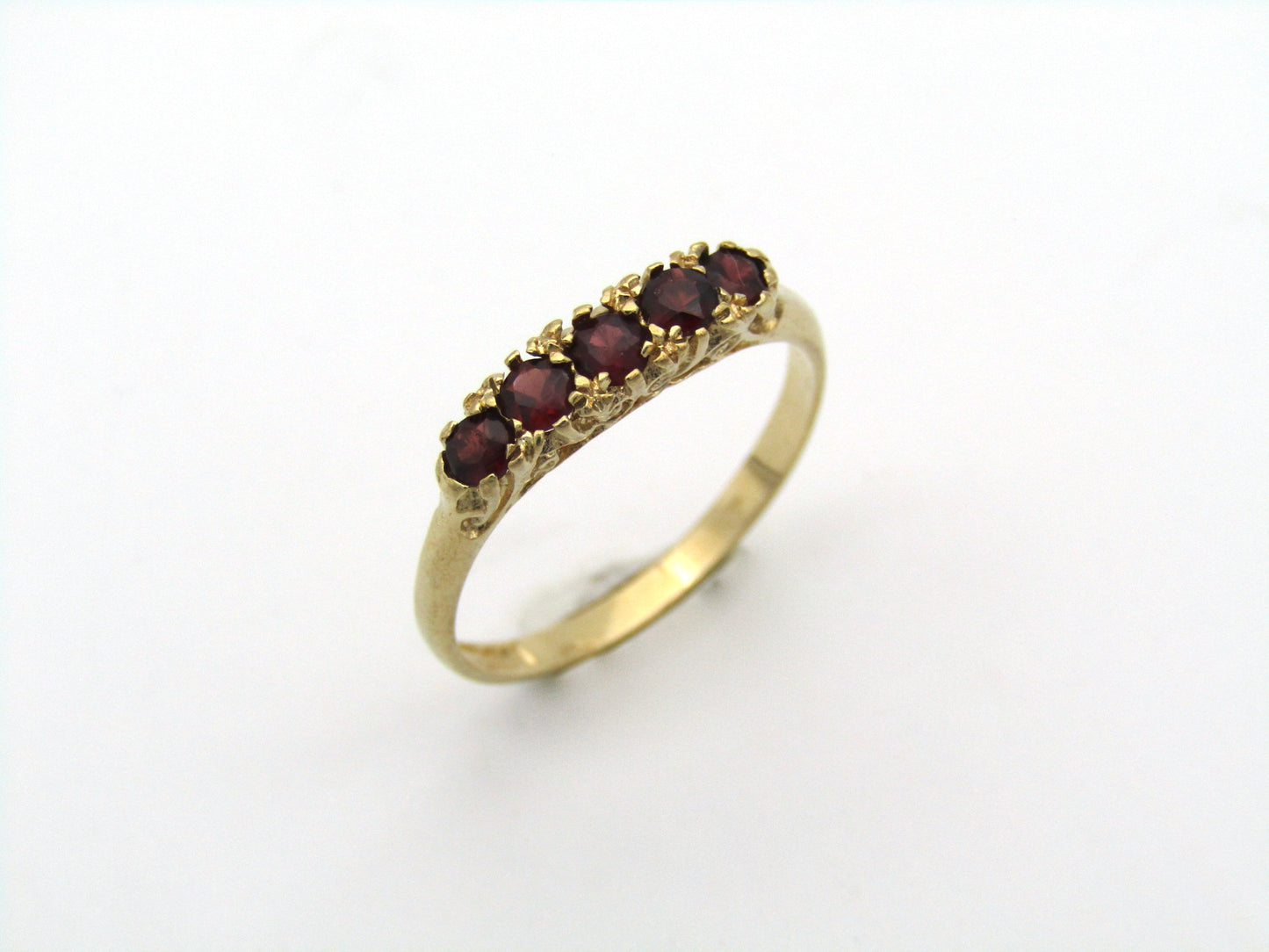 9K gold garnet ring.