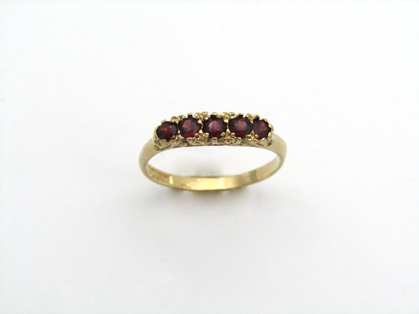 9K gold garnet ring.