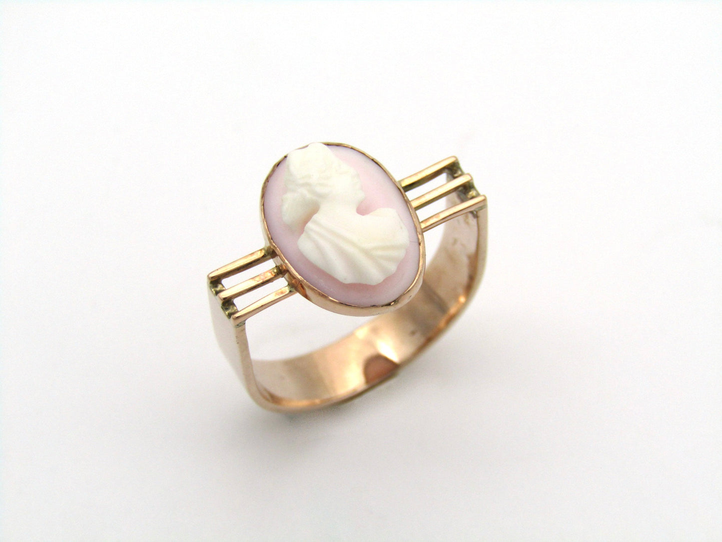 9K gold cameo ring.