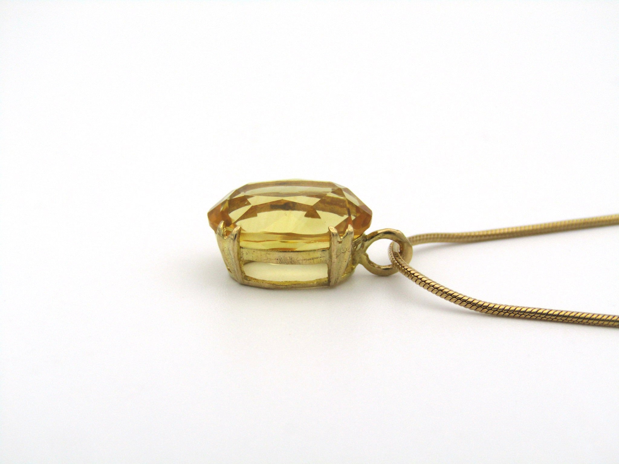 9K gold citrine pendant.