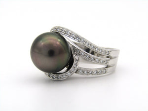 18K gold Tahitian pearl and diamond ring.