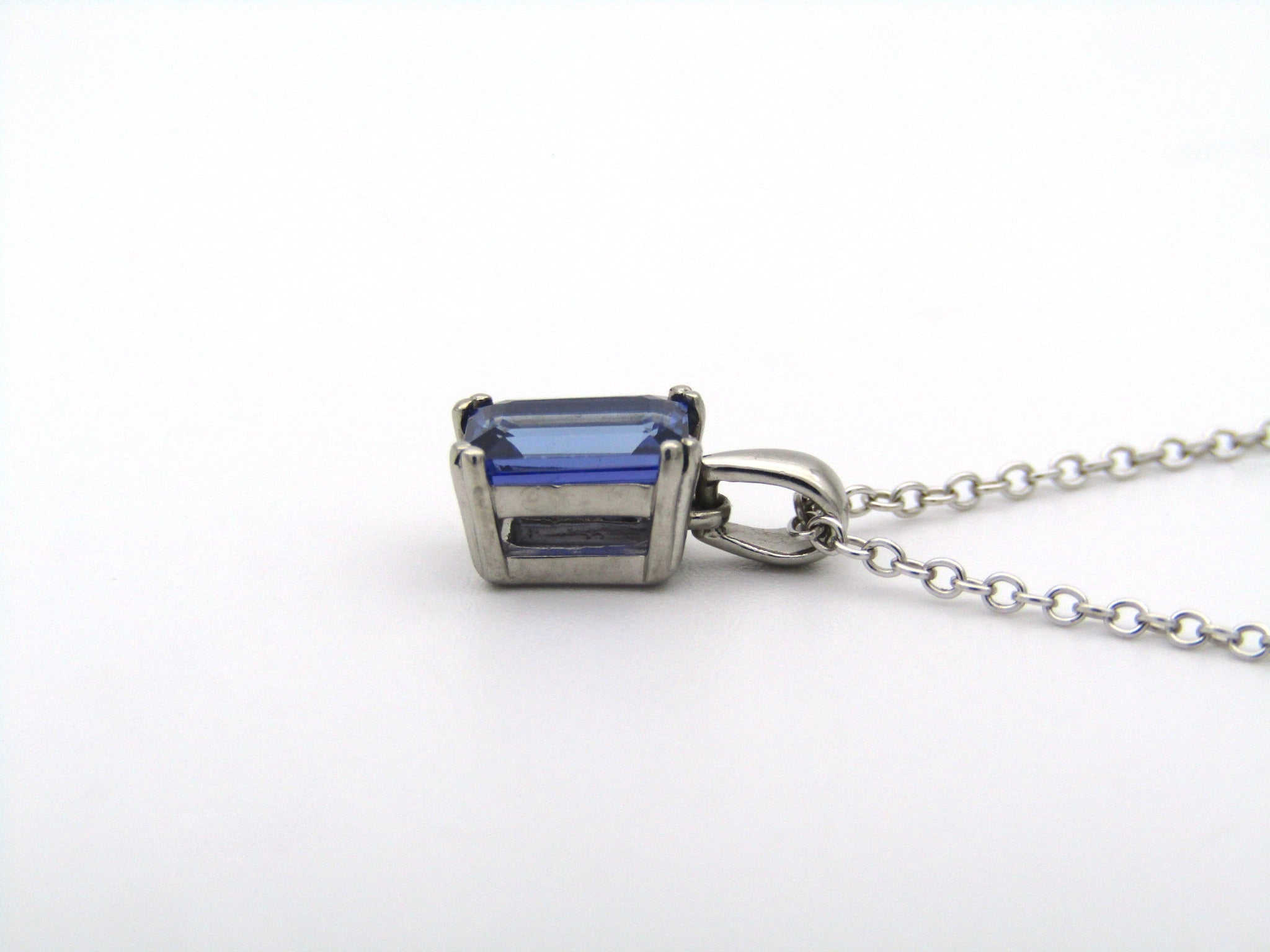 9K gold tanzanite pendant by Browns.