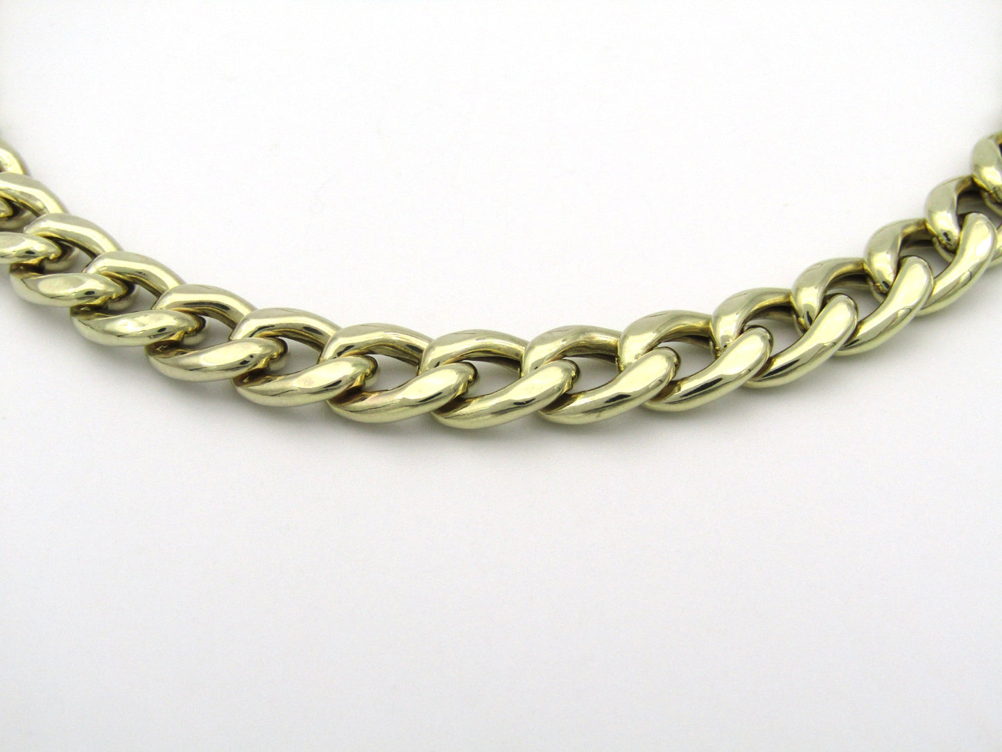 9K gold curb chain necklace.