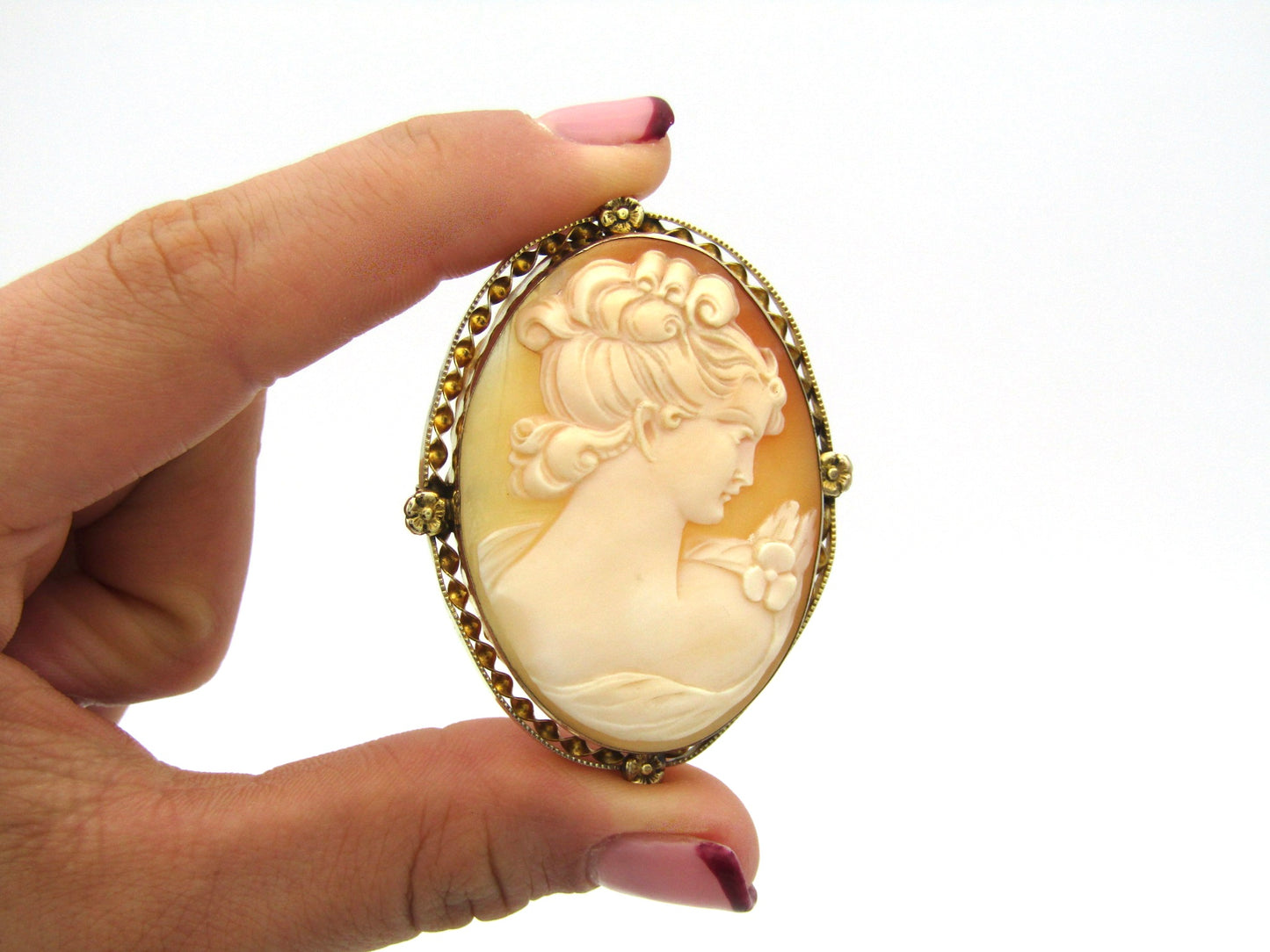 Gold plated shell cameo brooch.