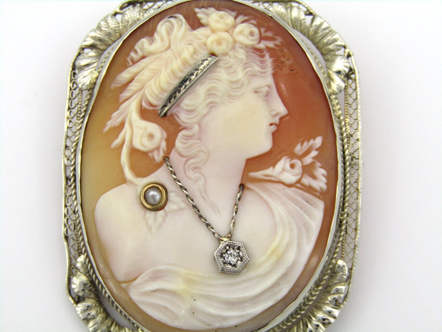 14K gold shell cameo brooch/pendant.