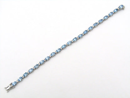 18K gold 8.67 carat aquamarine and diamond bracelet by Browns.