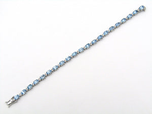 18K gold 8.67 carat aquamarine and diamond bracelet by Browns.