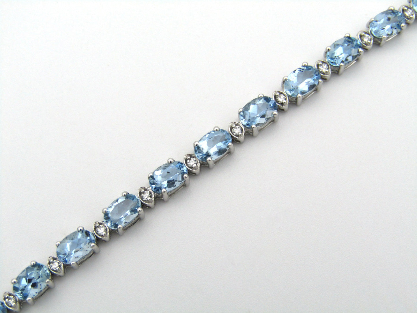 18K gold 8.67 carat aquamarine and diamond bracelet by Browns.