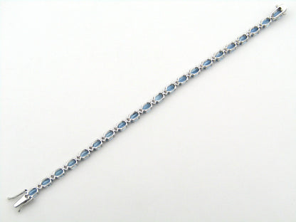 18K gold 8.67 carat aquamarine and diamond bracelet by Browns.