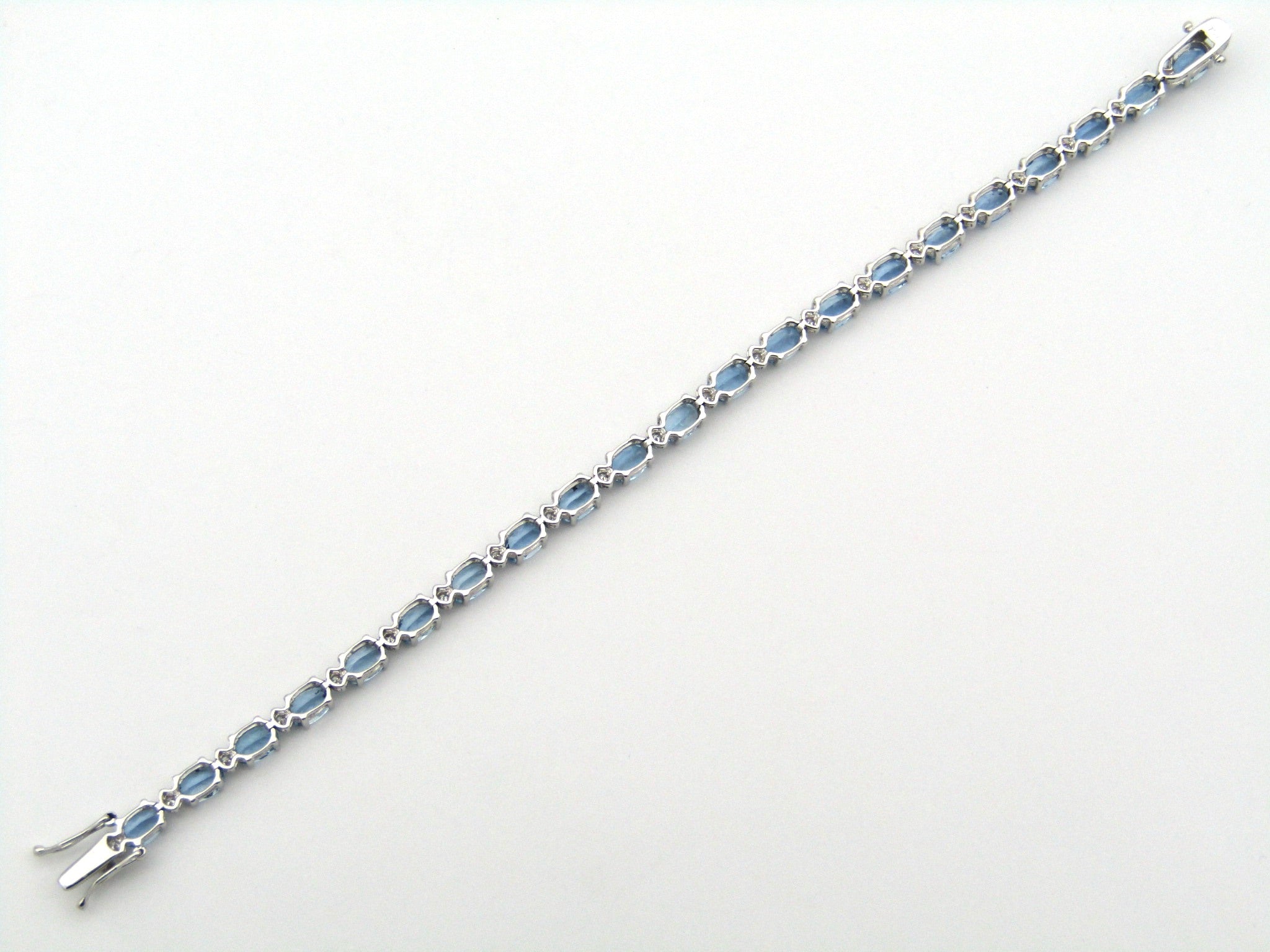 18K gold 8.67 carat aquamarine and diamond bracelet by Browns.