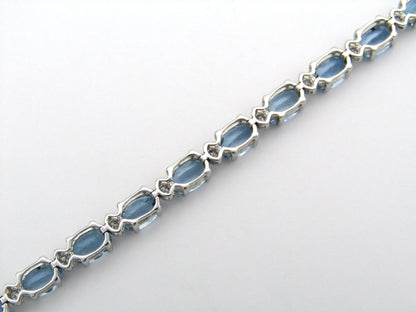 18K gold 8.67 carat aquamarine and diamond bracelet by Browns.