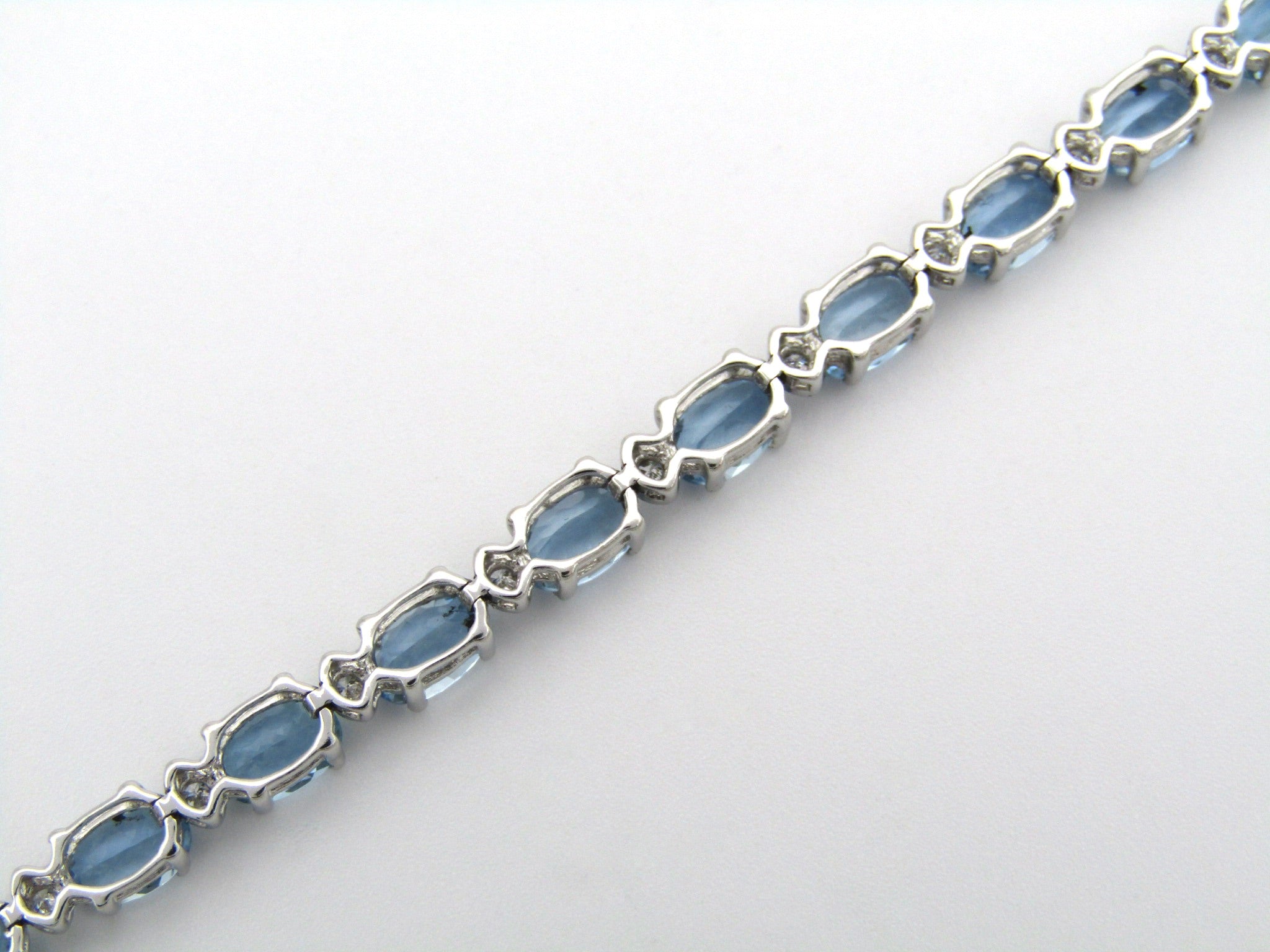 18K gold 8.67 carat aquamarine and diamond bracelet by Browns.