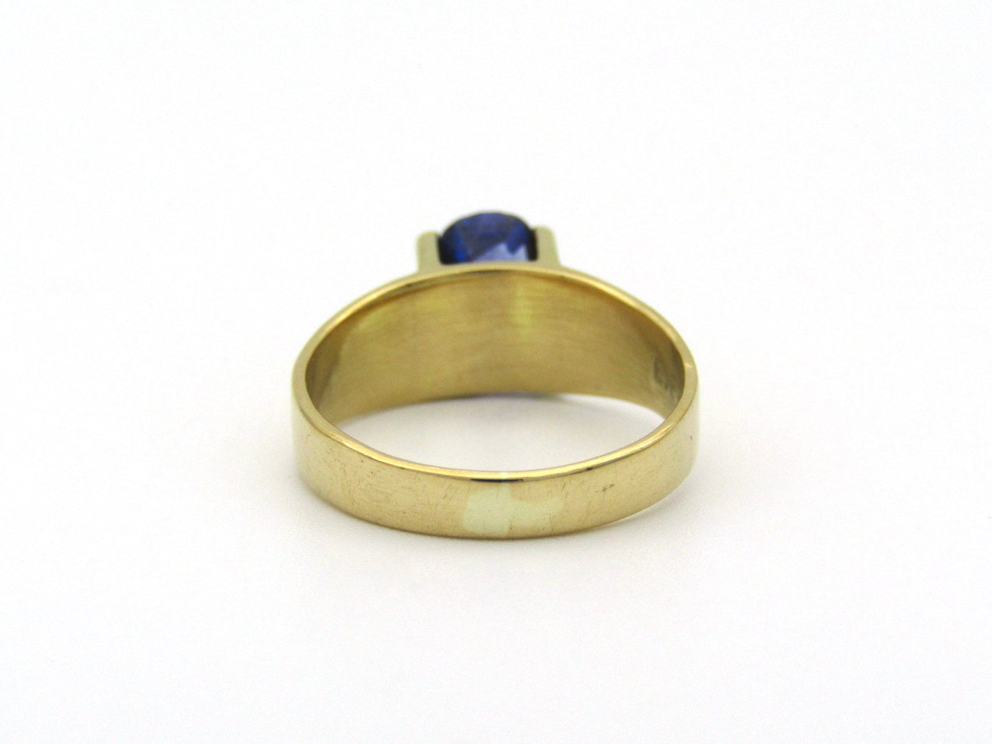 18K gold sapphire ring by Erich Frey.