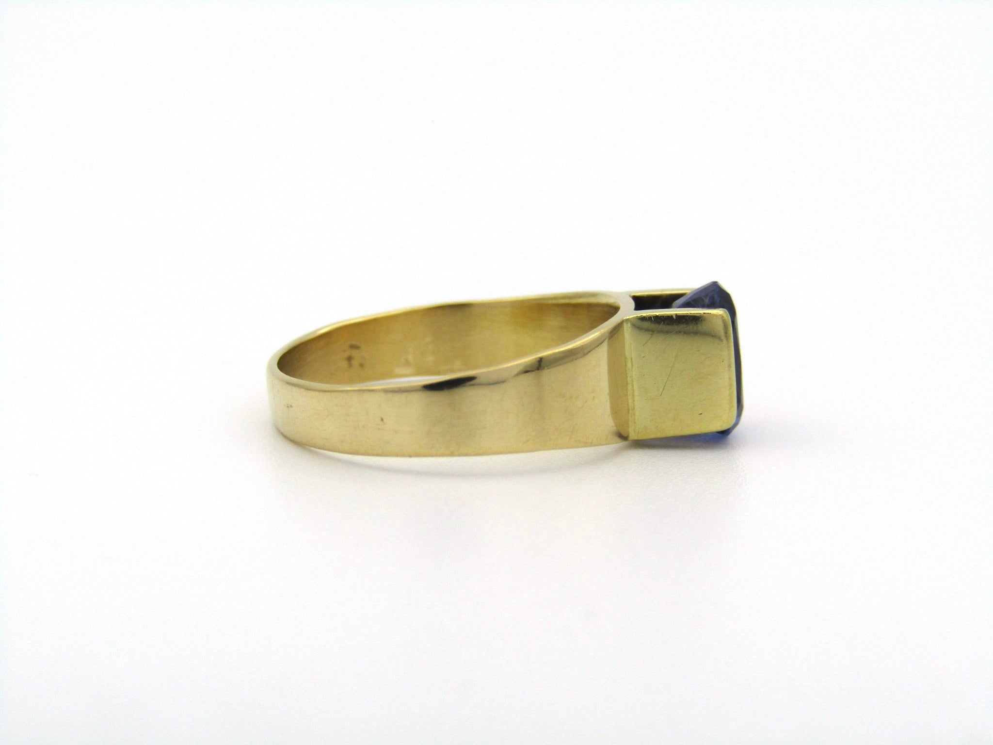 18K gold sapphire ring by Erich Frey.