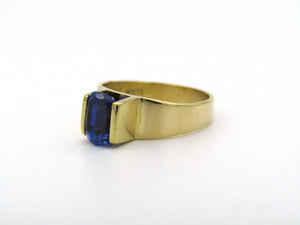 18K gold sapphire ring by Erich Frey.