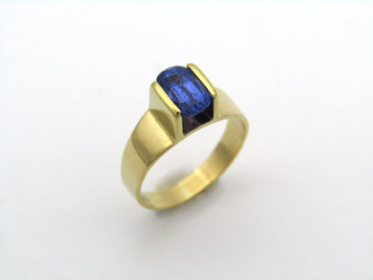 18K gold sapphire ring by Erich Frey.