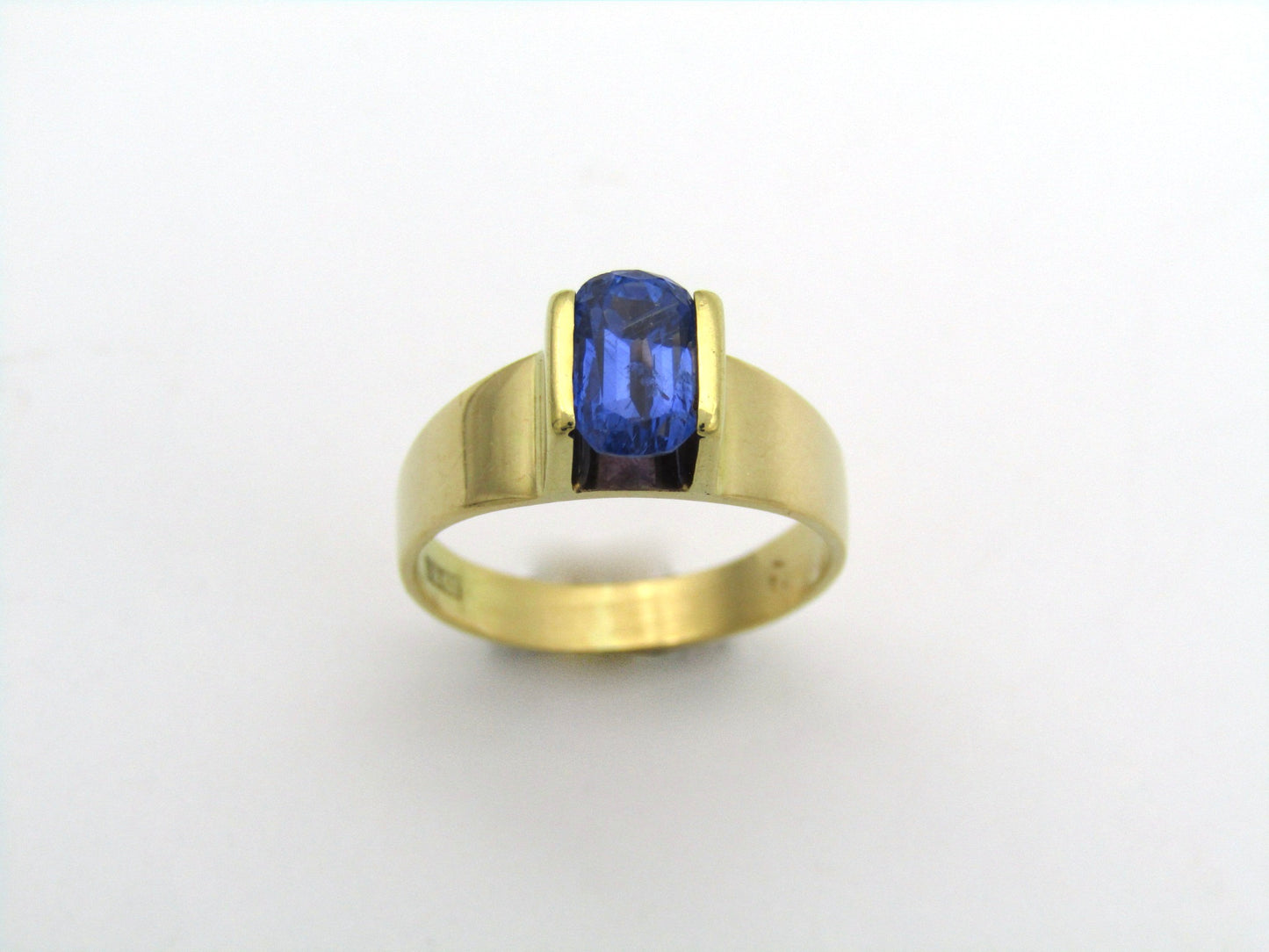 18K gold sapphire ring by Erich Frey.