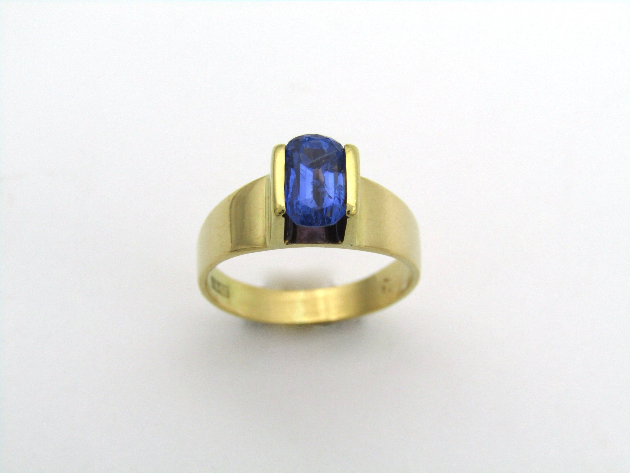 18K gold sapphire ring by Erich Frey.