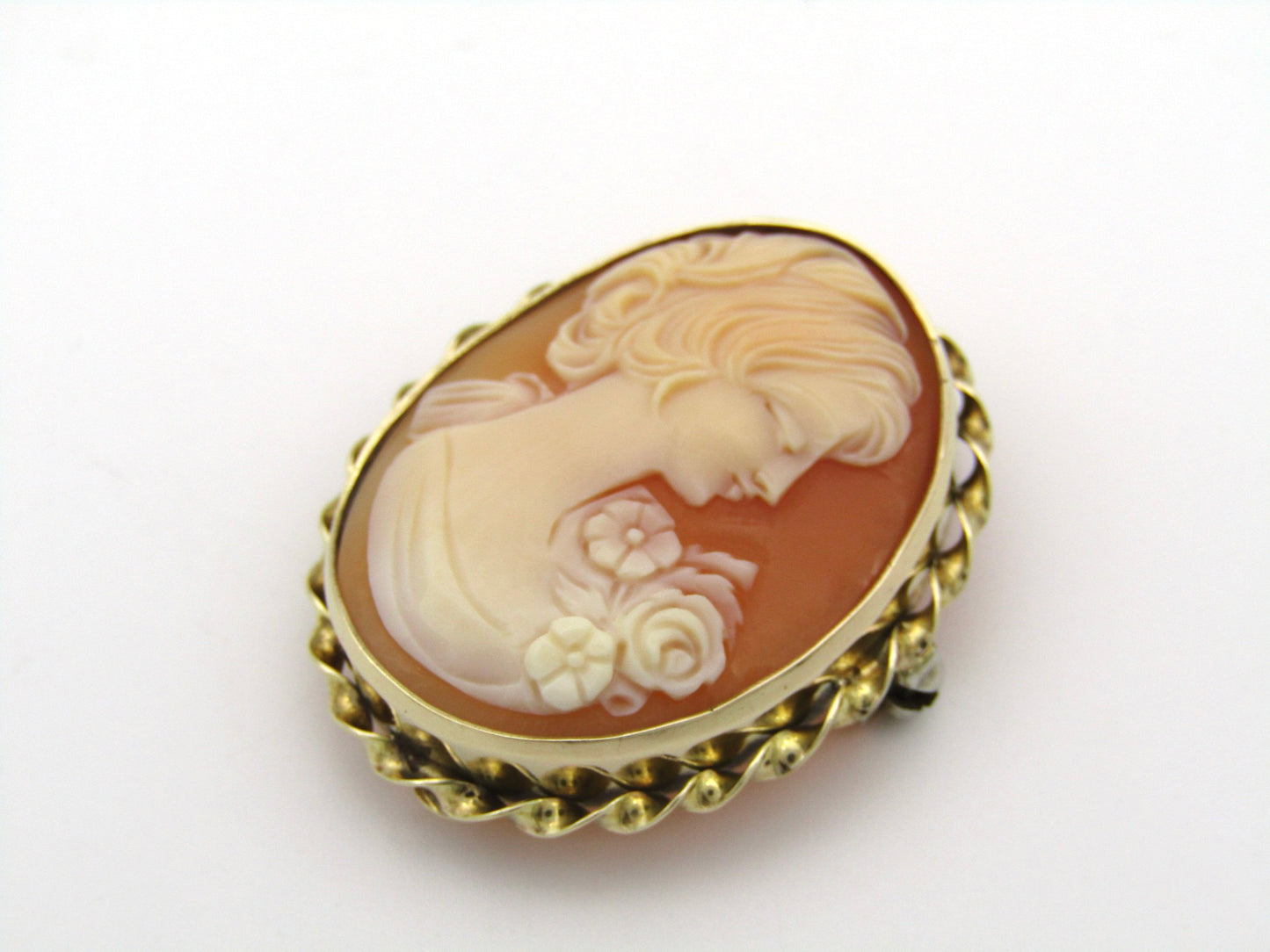 9K gold shell cameo brooch.