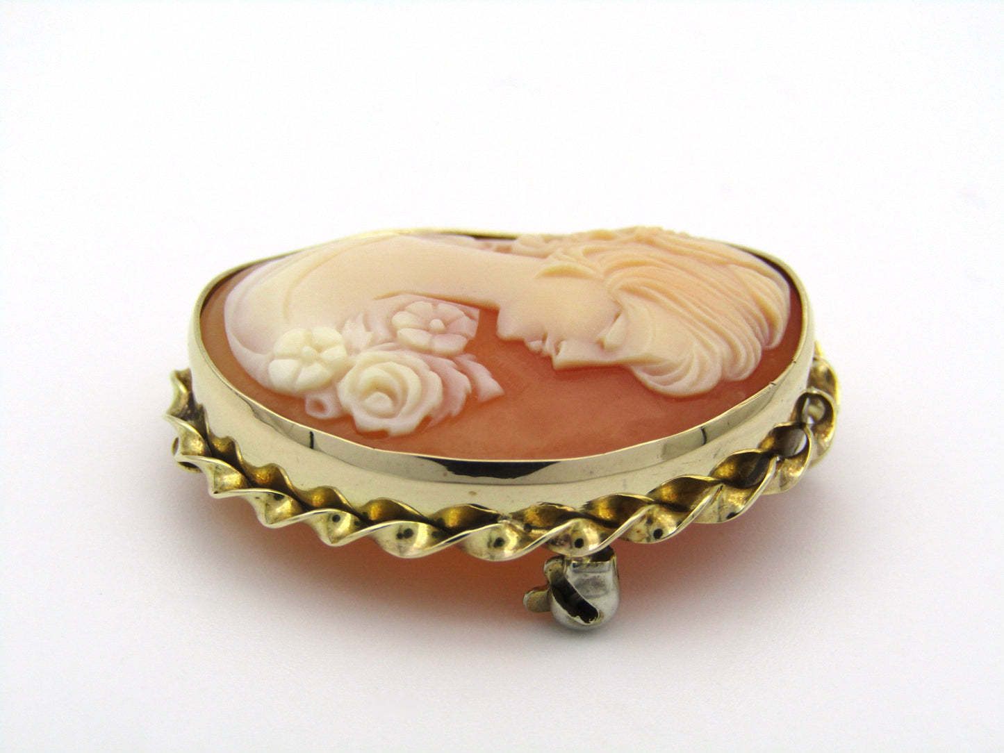 9K gold shell cameo brooch.