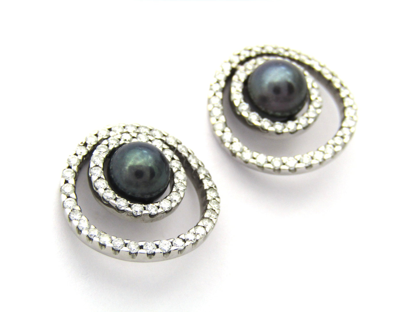 18K gold tahitian pearl and diamond earrings.