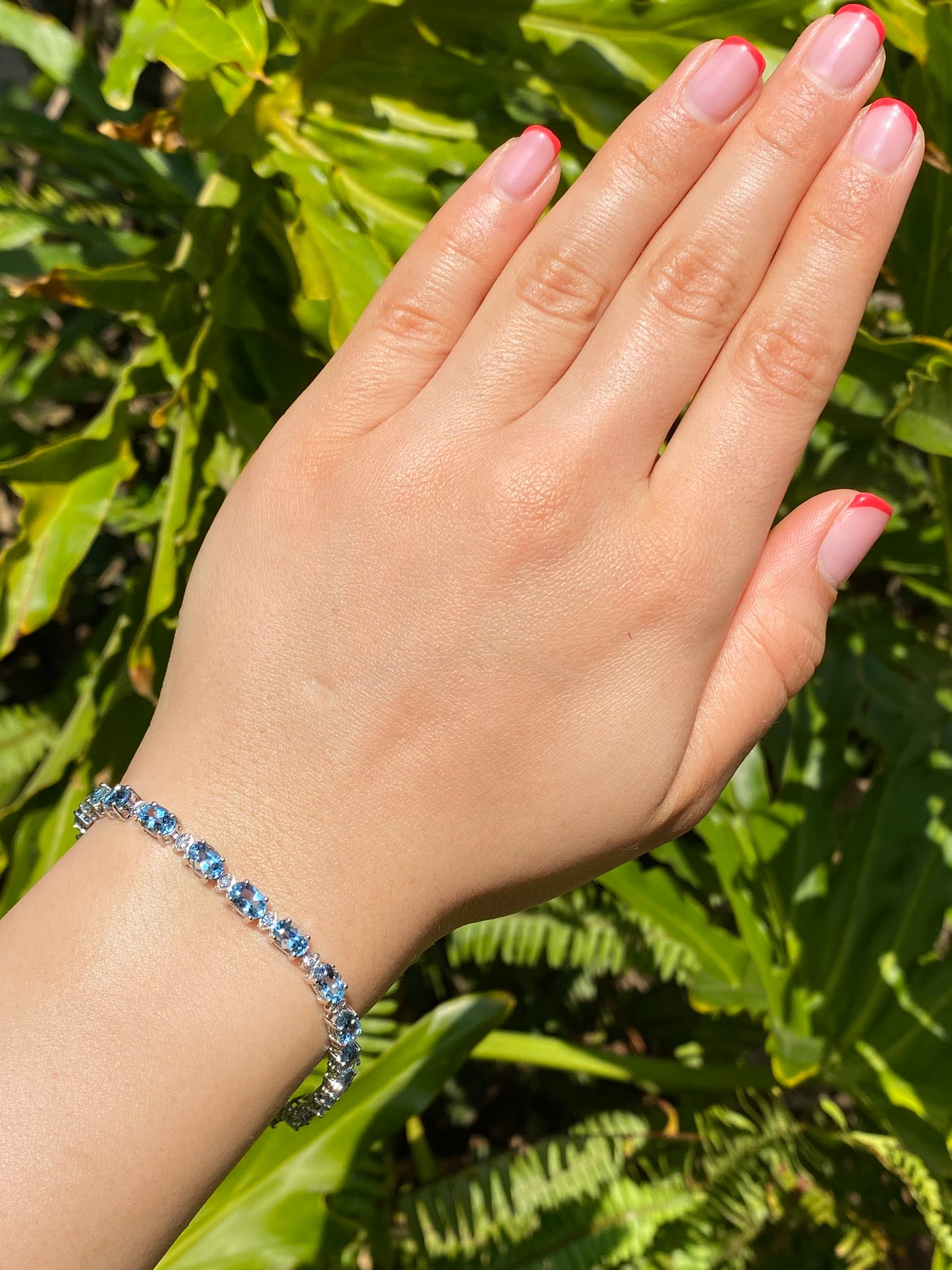 18K gold 8.67 carat aquamarine and diamond bracelet by Browns.