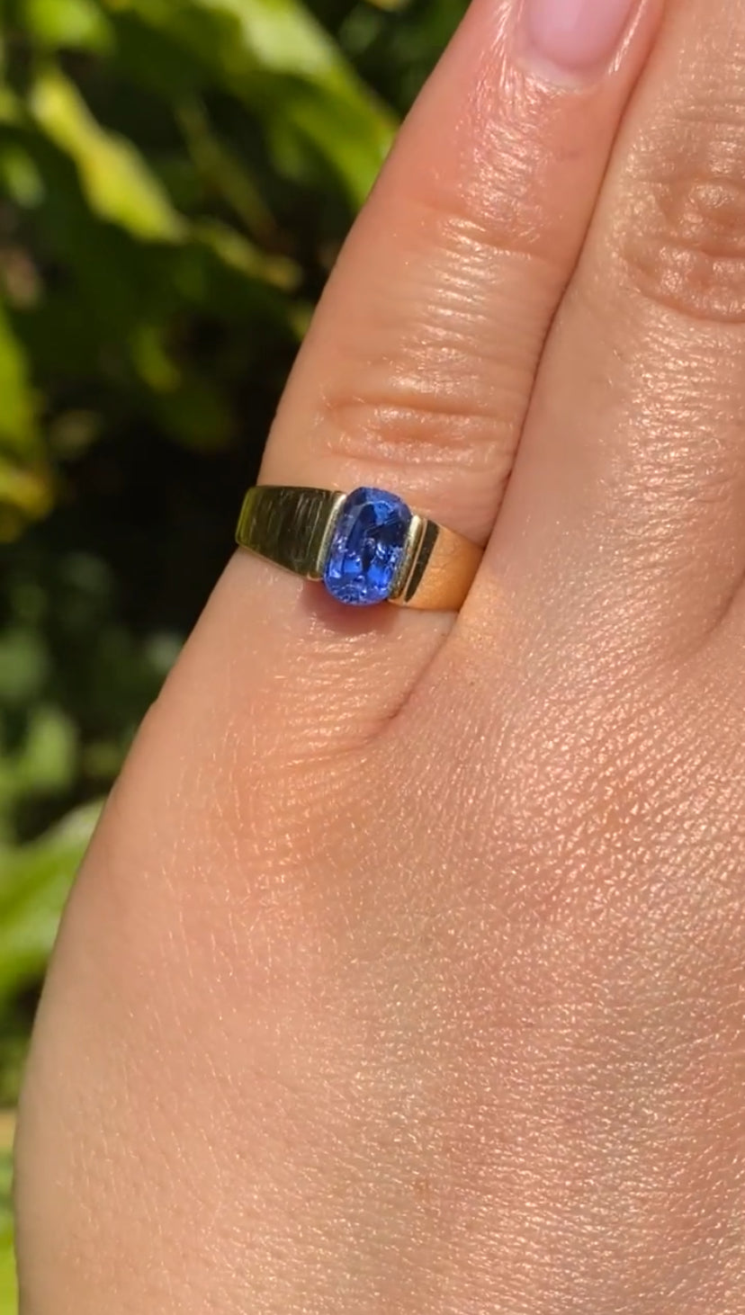 18K gold sapphire ring by Erich Frey.