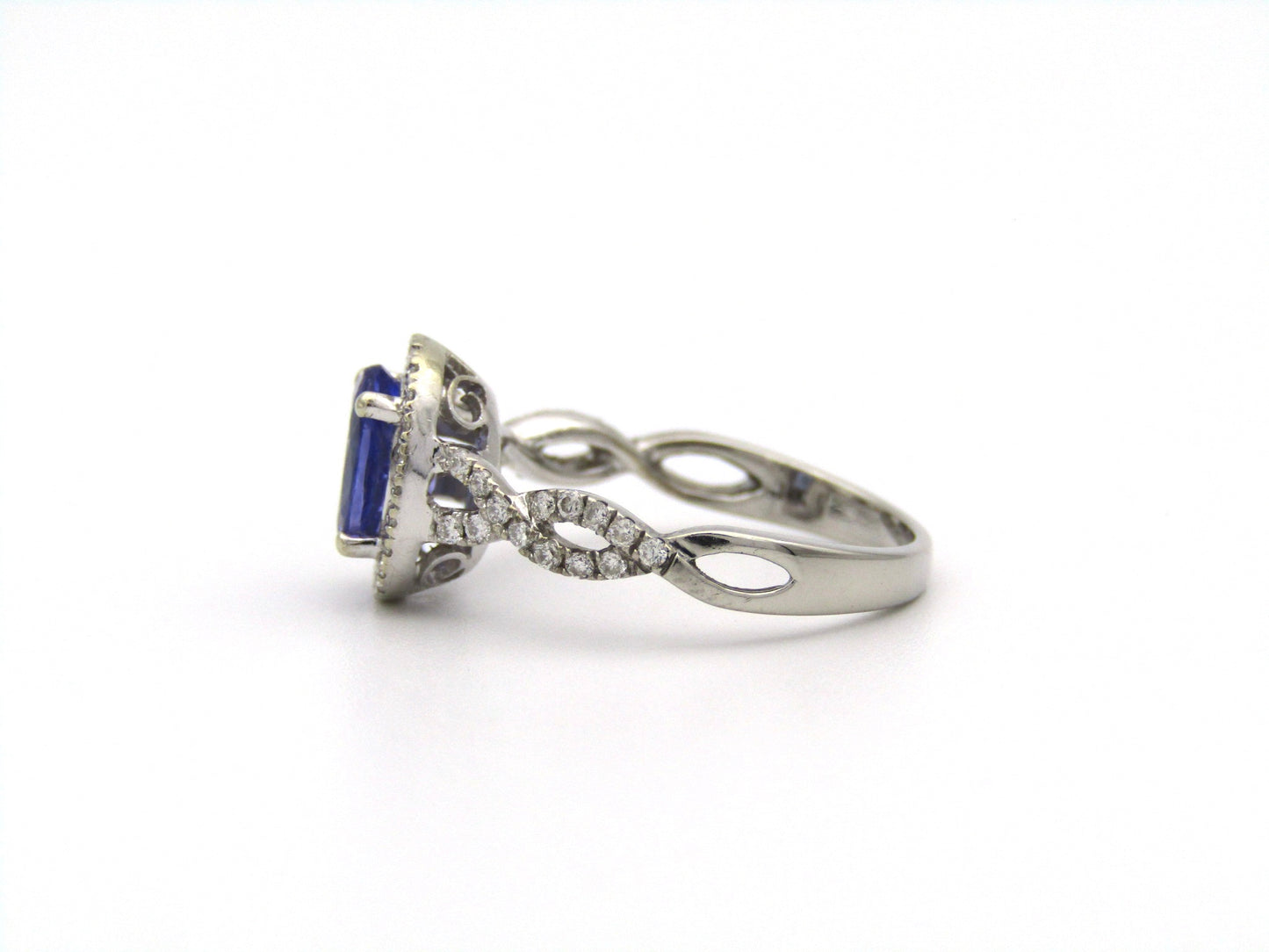 14K gold tanzanite and diamond ring.