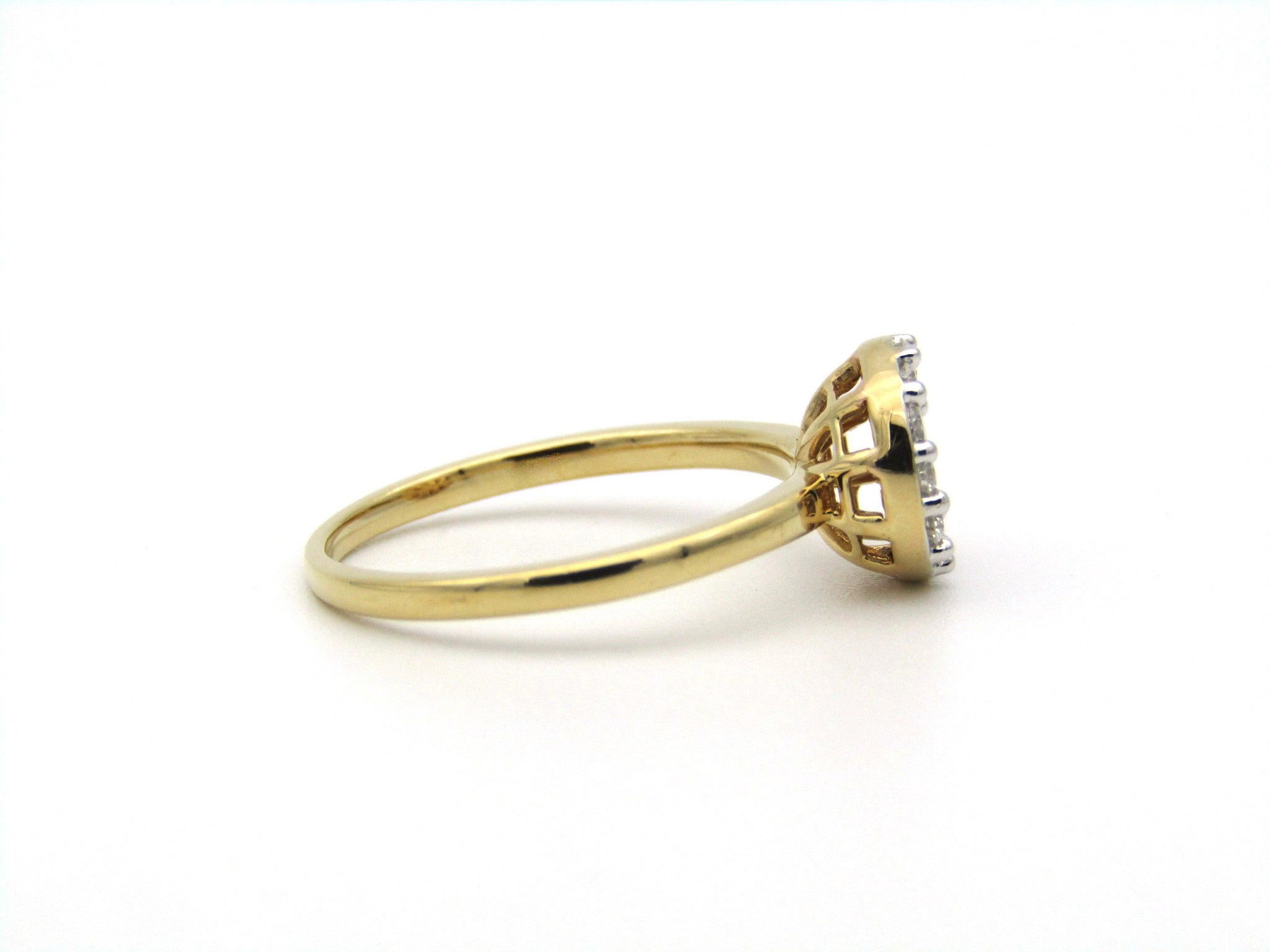 18K gold diamond cluster ring.