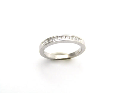 18K gold half eternity-diamond ring.