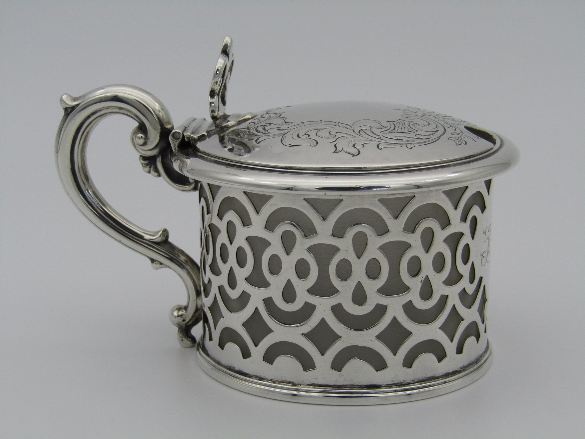 A Victorian silver mustard pot by Henry Wilkinson & Co., Sheffield 1848.